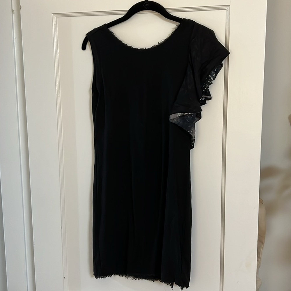 Line and Dot mini dress M with asymmetric ruffle sleve